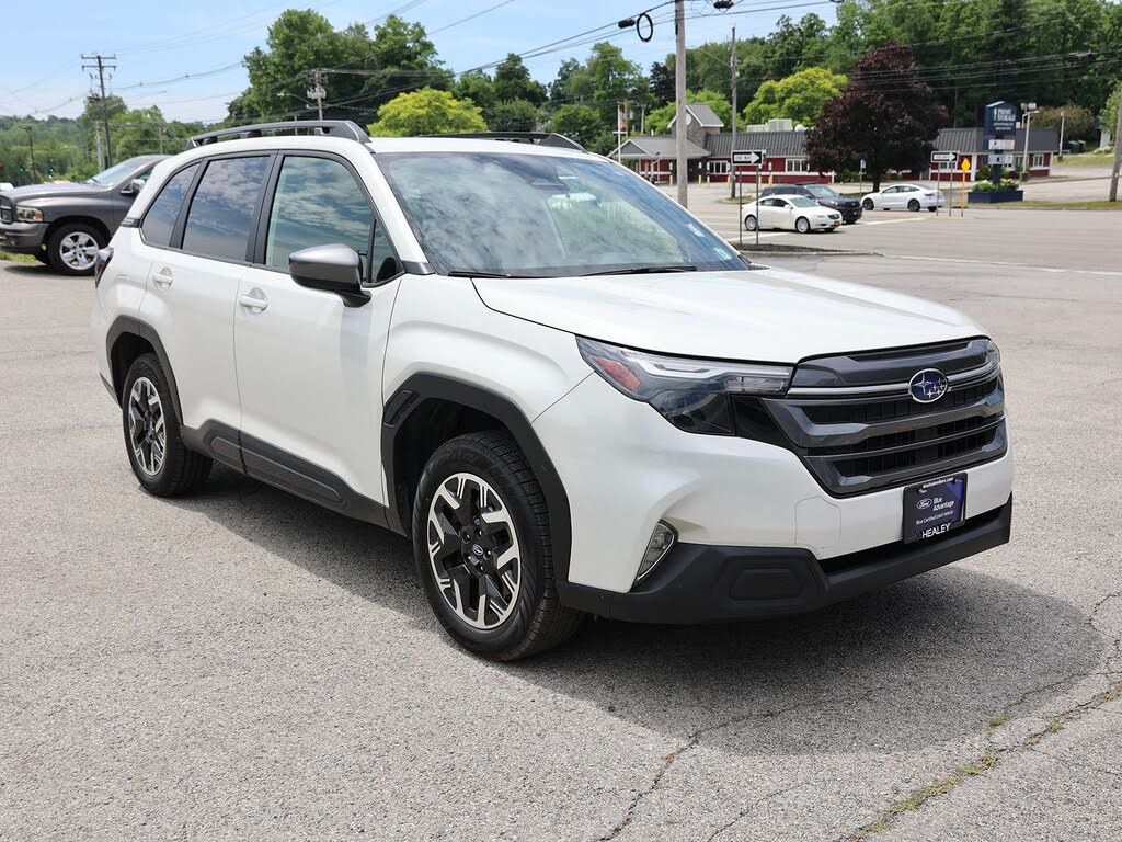 2025 Subaru Forester Premium Base