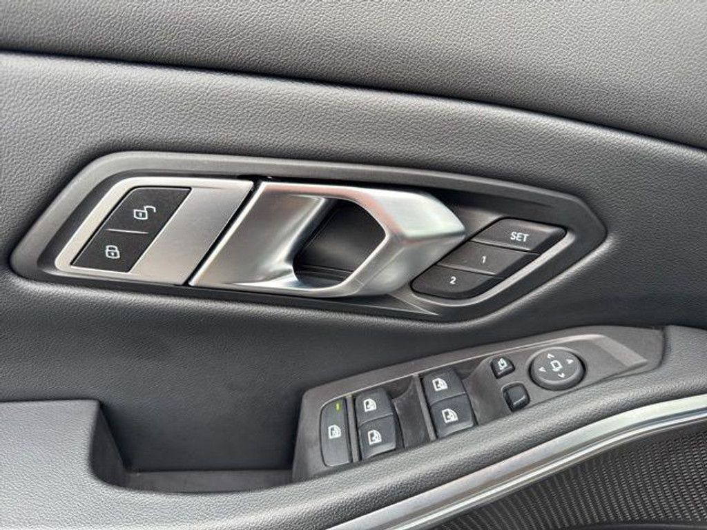 2023 BMW 330e - photo 29