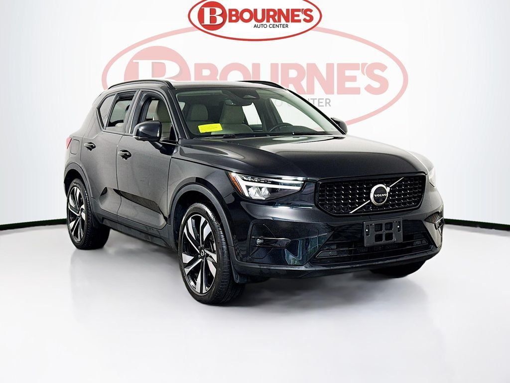 2023 Volvo XC40 Plus Dark