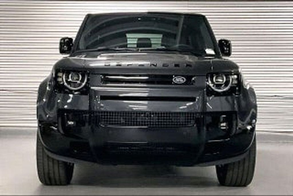 2026 LAND ROVER Defender - photo 2