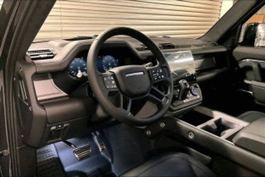 2026 LAND ROVER Defender - photo 7
