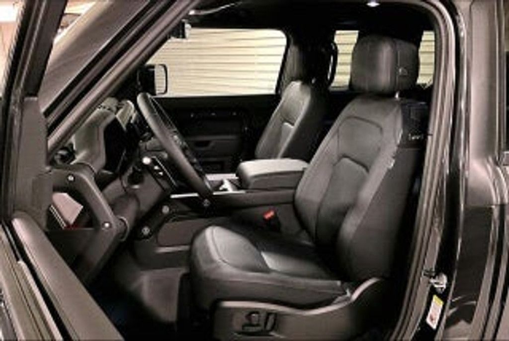 2026 LAND ROVER Defender - photo 8