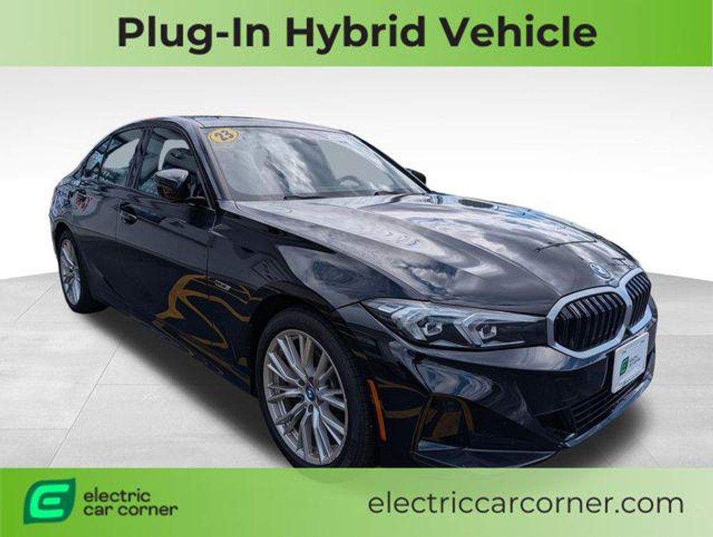 2023 BMW 330e - main photo