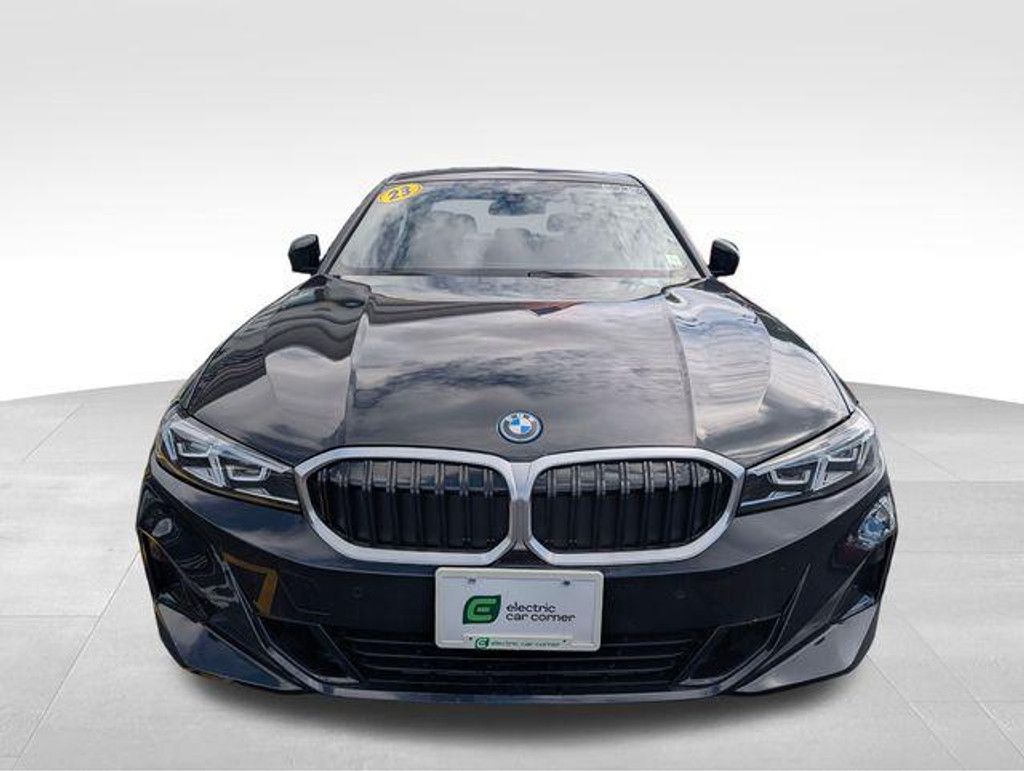 2023 BMW 330e - photo 3