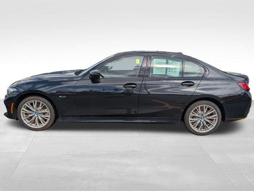 2023 BMW 330e - photo 9