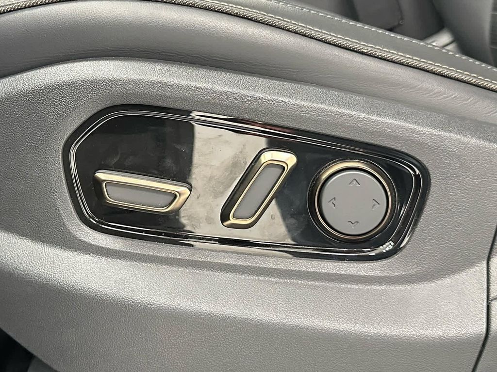 2025 RIVIAN R1S - photo 23