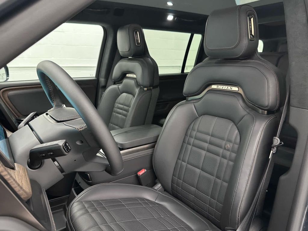 2025 RIVIAN R1S - photo 25