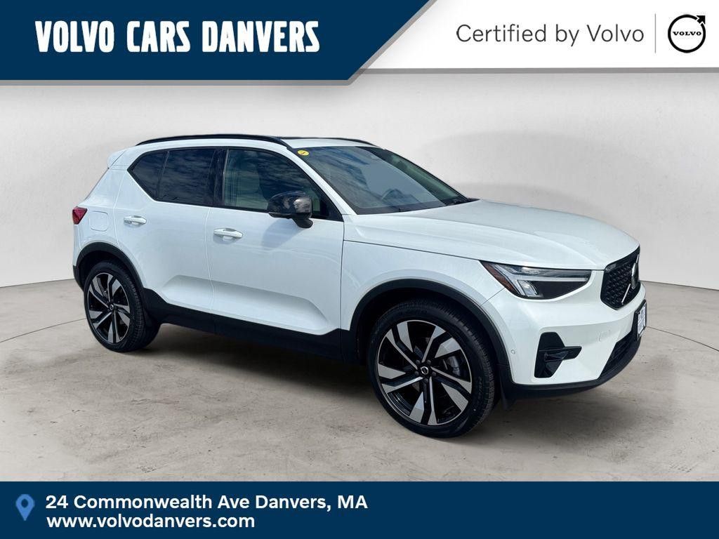 2024 VOLVO XC40 - main photo