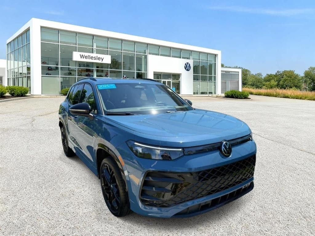 2025 Volkswagen Tiguan 4 Motion SE