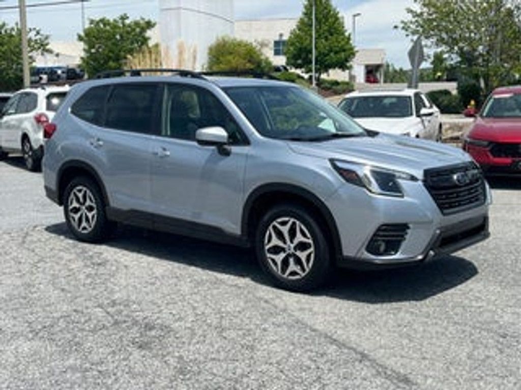 2025 Subaru Forester Premium Base