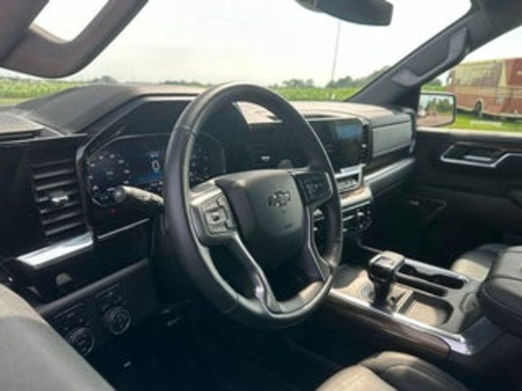 2025 CHEVROLET Silverado - photo 3