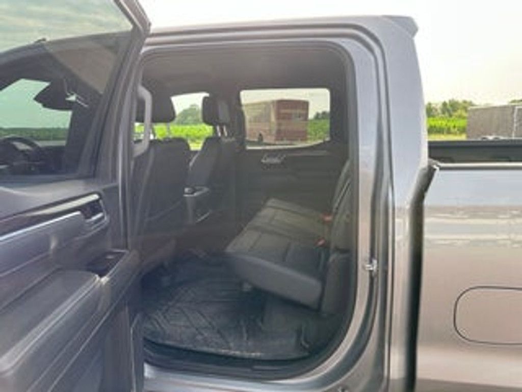 2025 CHEVROLET Silverado - photo 21