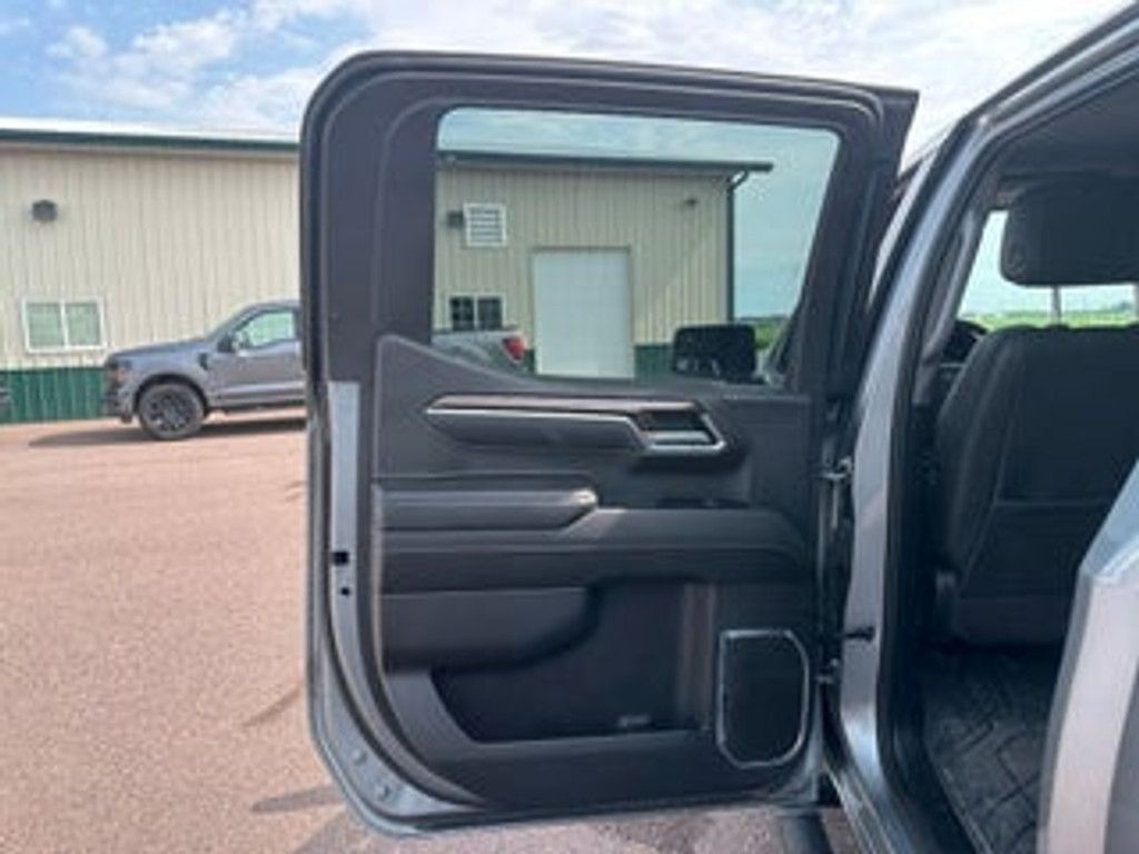 2025 CHEVROLET Silverado - photo 22