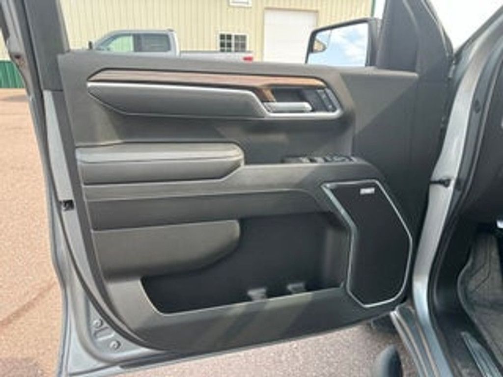 2025 CHEVROLET Silverado - photo 12