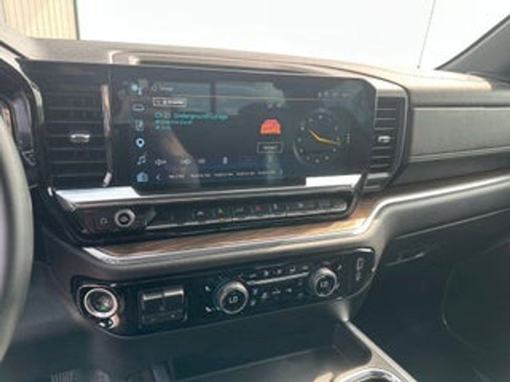 2025 CHEVROLET Silverado - photo 17