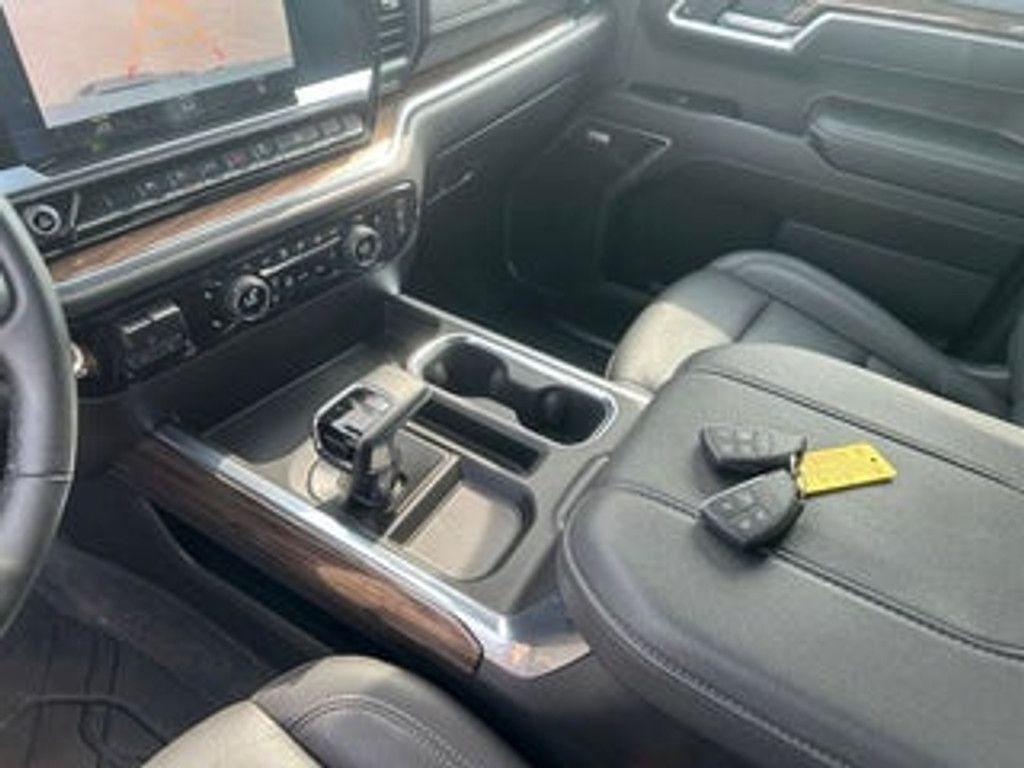 2025 CHEVROLET Silverado - photo 19
