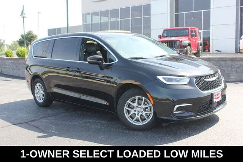 2025 Chrysler Pacifica Select