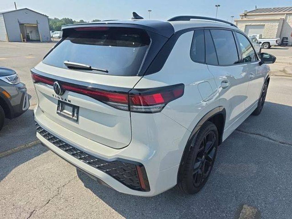 2025 VOLKSWAGEN Tiguan - photo 2