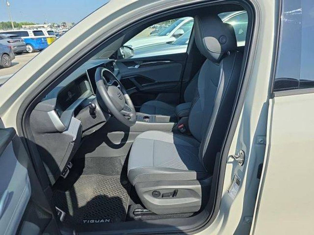 2025 VOLKSWAGEN Tiguan - photo 4