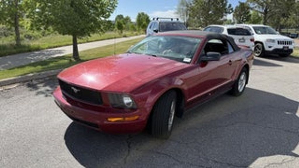 2005 Ford Mustang V6 Deluxe