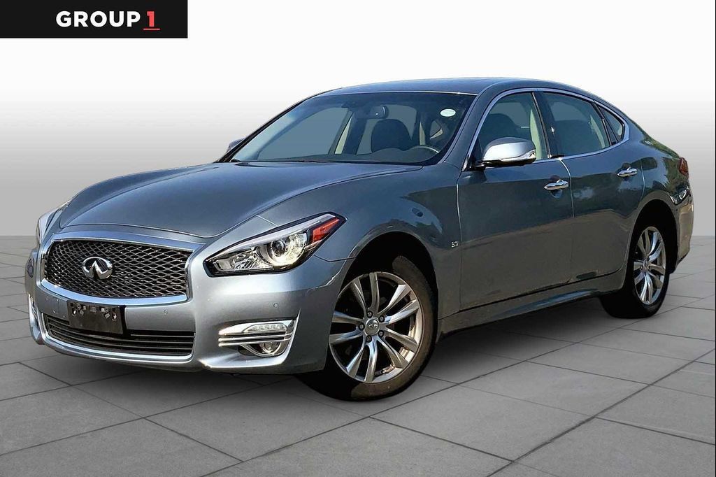 2016 Infiniti Q70 37