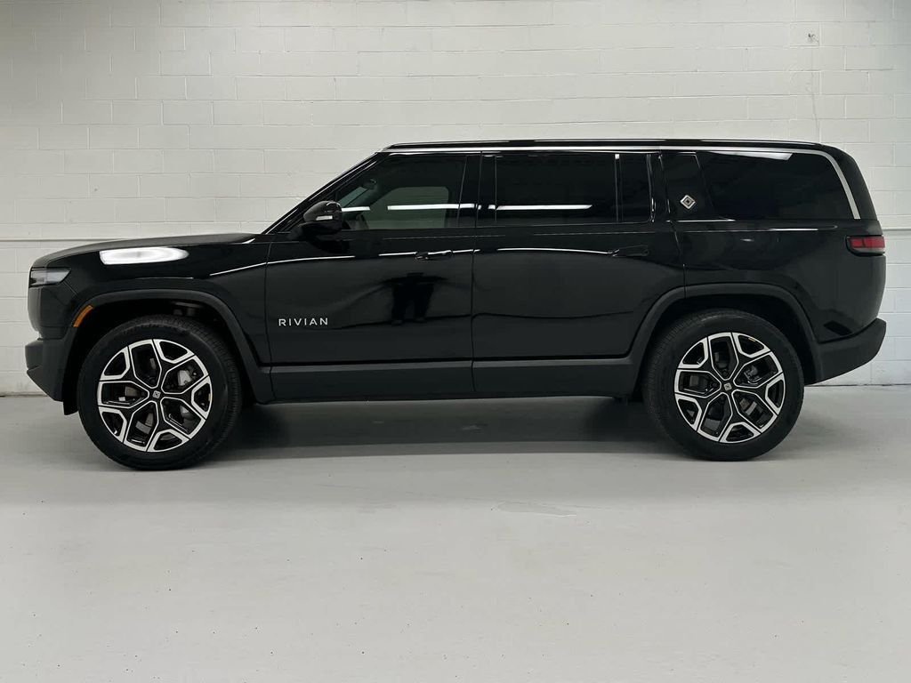 2025 RIVIAN R1S - photo 5
