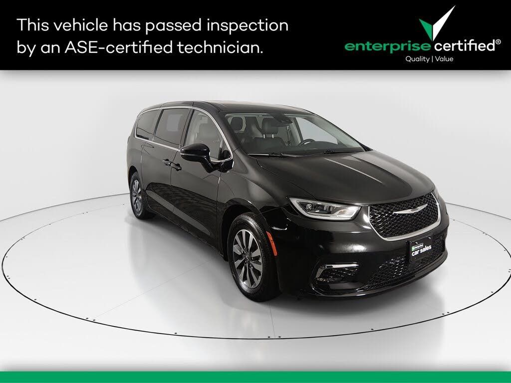2024 Chrysler Pacifica Select