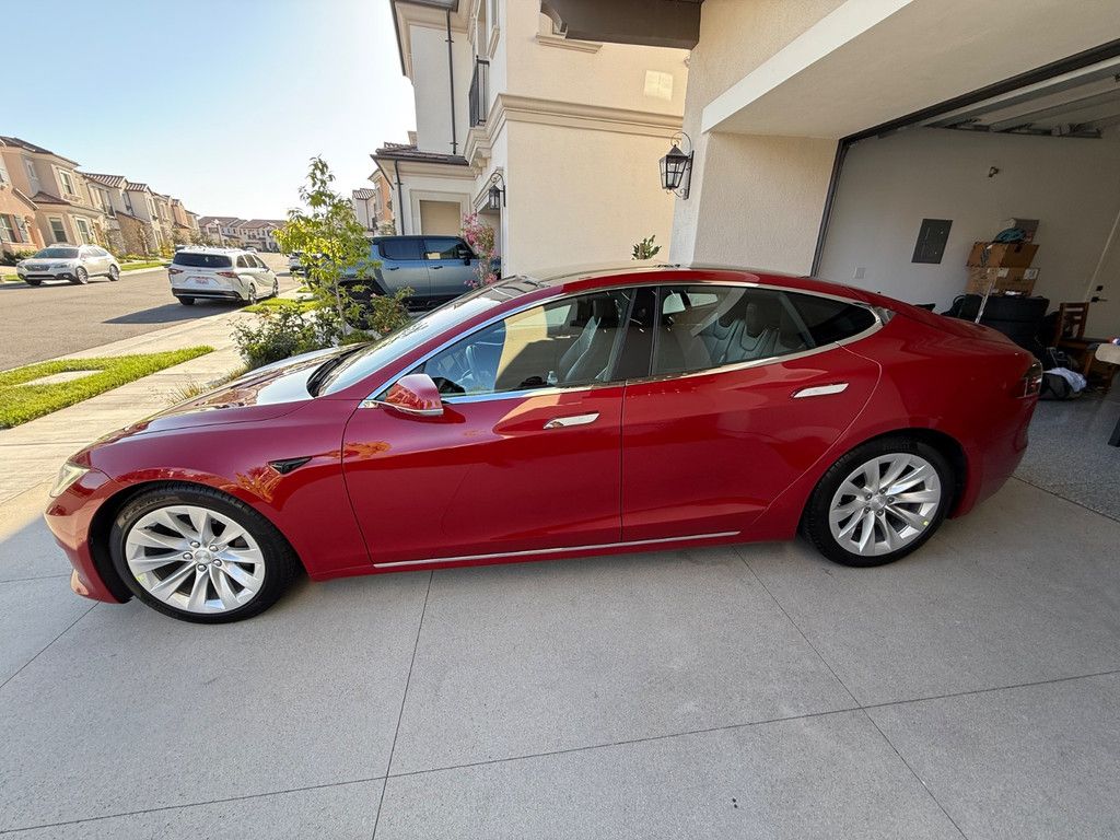 2016 Tesla Model S - photo 2