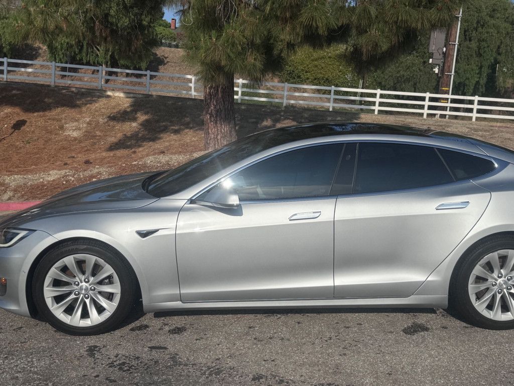 2017 Tesla Model S - photo 2