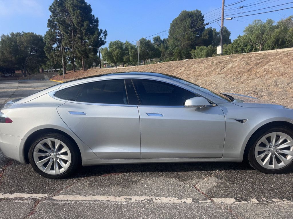 2017 Tesla Model S - photo 3