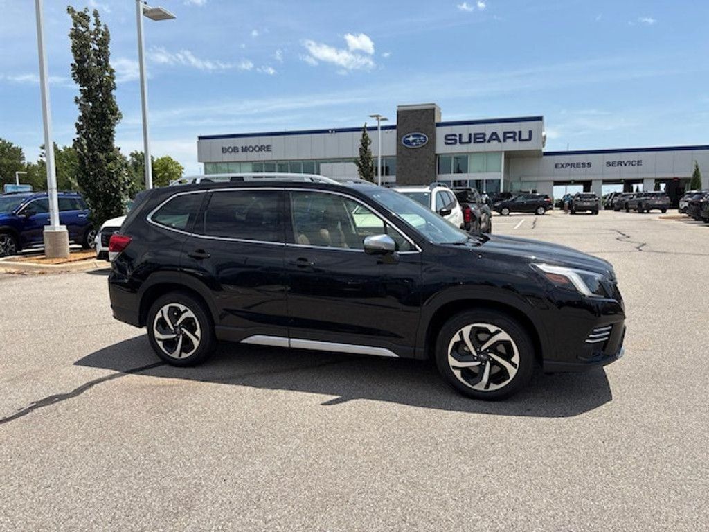 2023 Subaru Forester Touring ES Navi