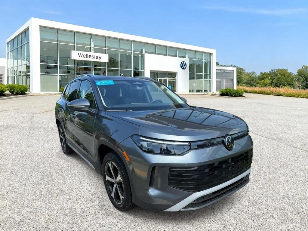 2025 Volkswagen Tiguan 4Motion SE