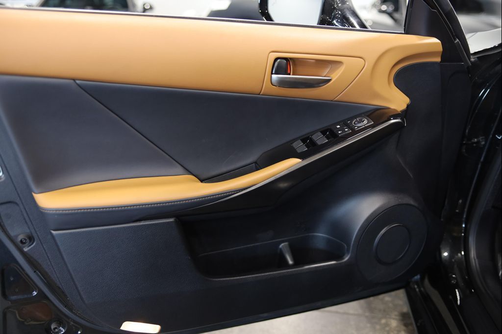 2025 LEXUS IS - photo 27