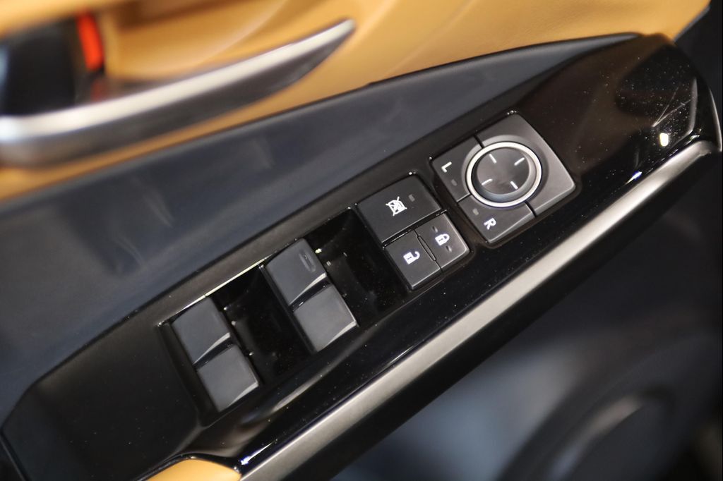 2025 LEXUS IS - photo 29