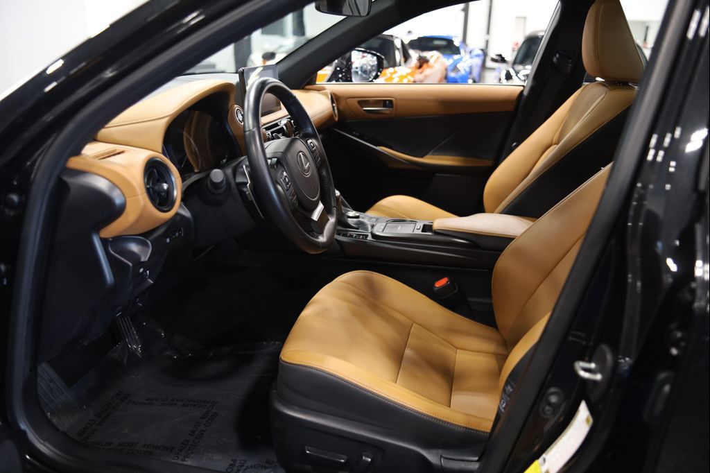 2025 LEXUS IS - photo 30