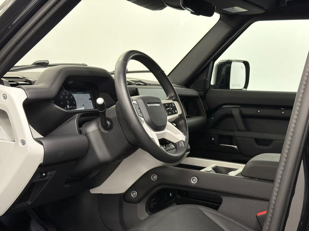 2025 LAND ROVER Defender - photo 27