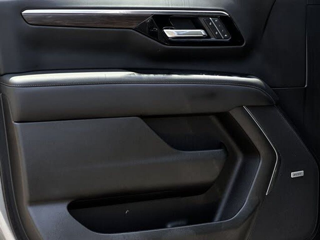 2025 CHEVROLET Suburban - photo 27