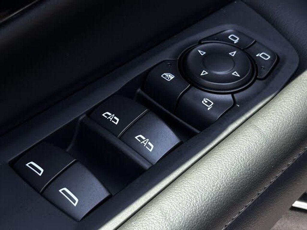 2025 CHEVROLET Suburban - photo 29