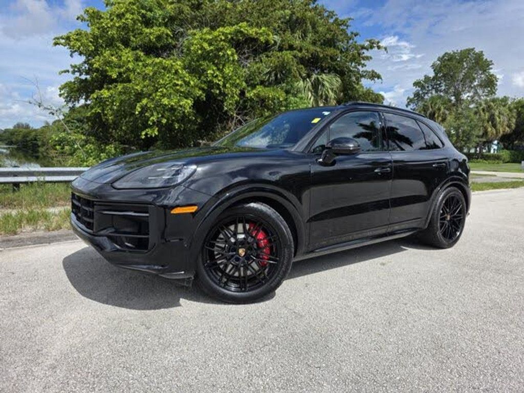 2025 Porsche Cayenne GTS