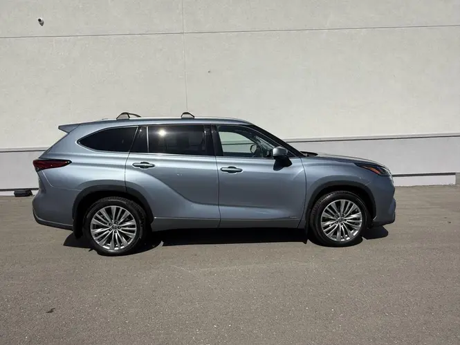 2023 Toyota Highlander Platinum