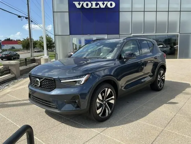 2026 Volvo XC40 Plus Dark