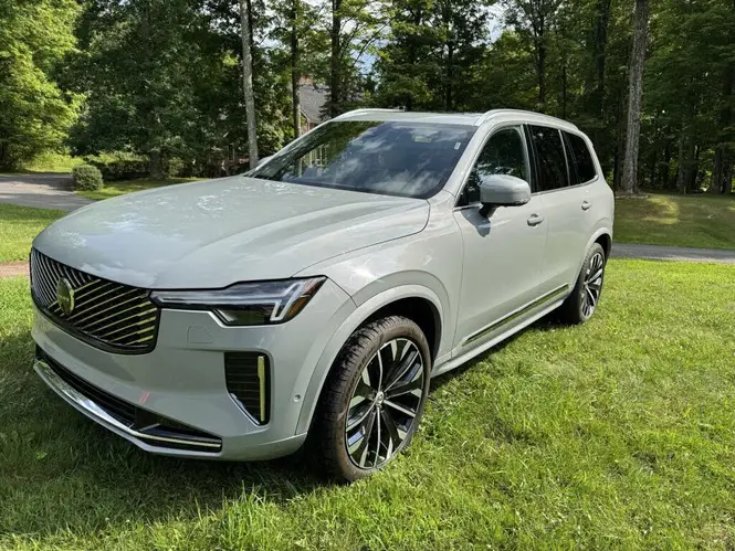 2025 Volvo XC90 B6 Plus Bright