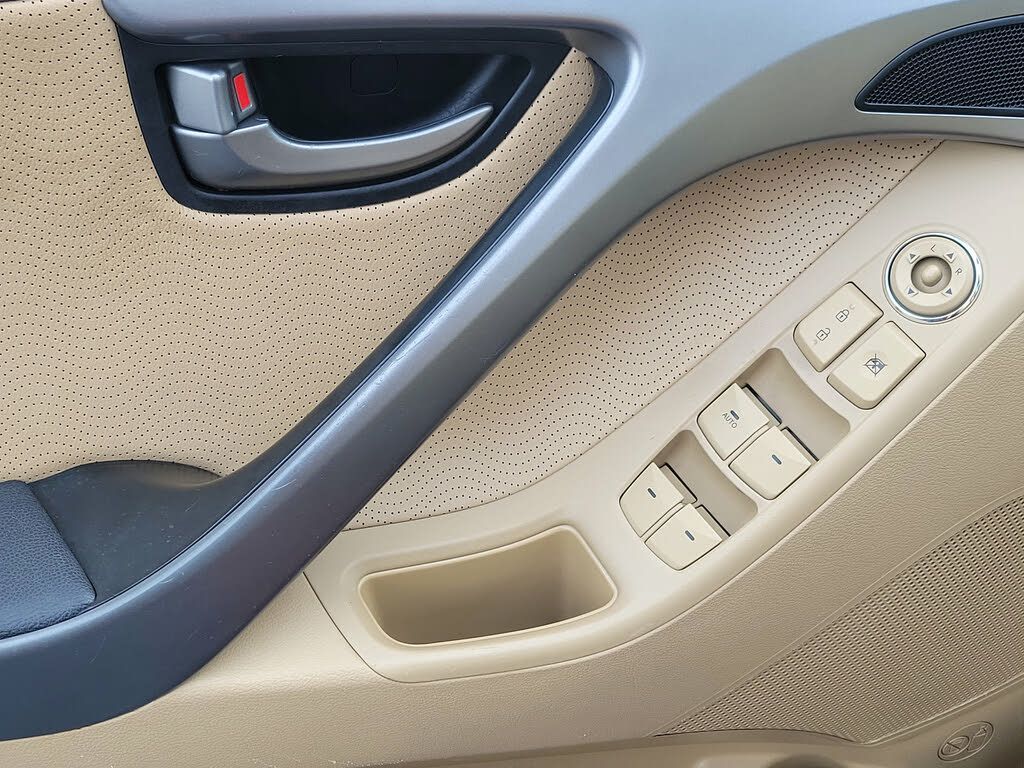 2013 HYUNDAI Elantra - photo 12