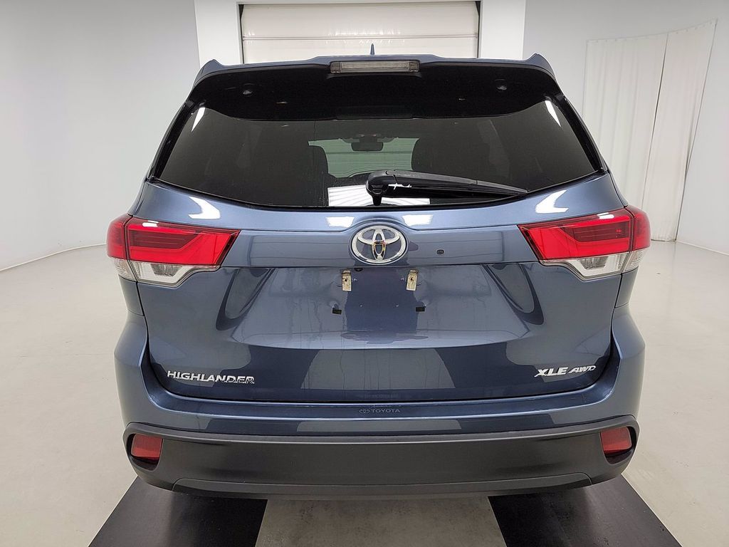 2019 Toyota Highlander SE XLE