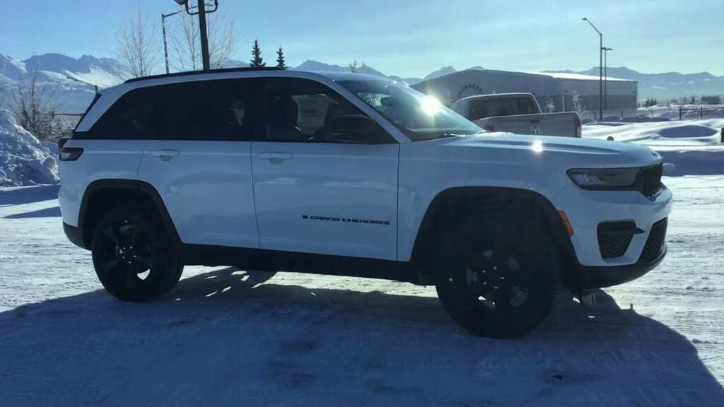 2023 JEEP Grand Cherokee - photo 2