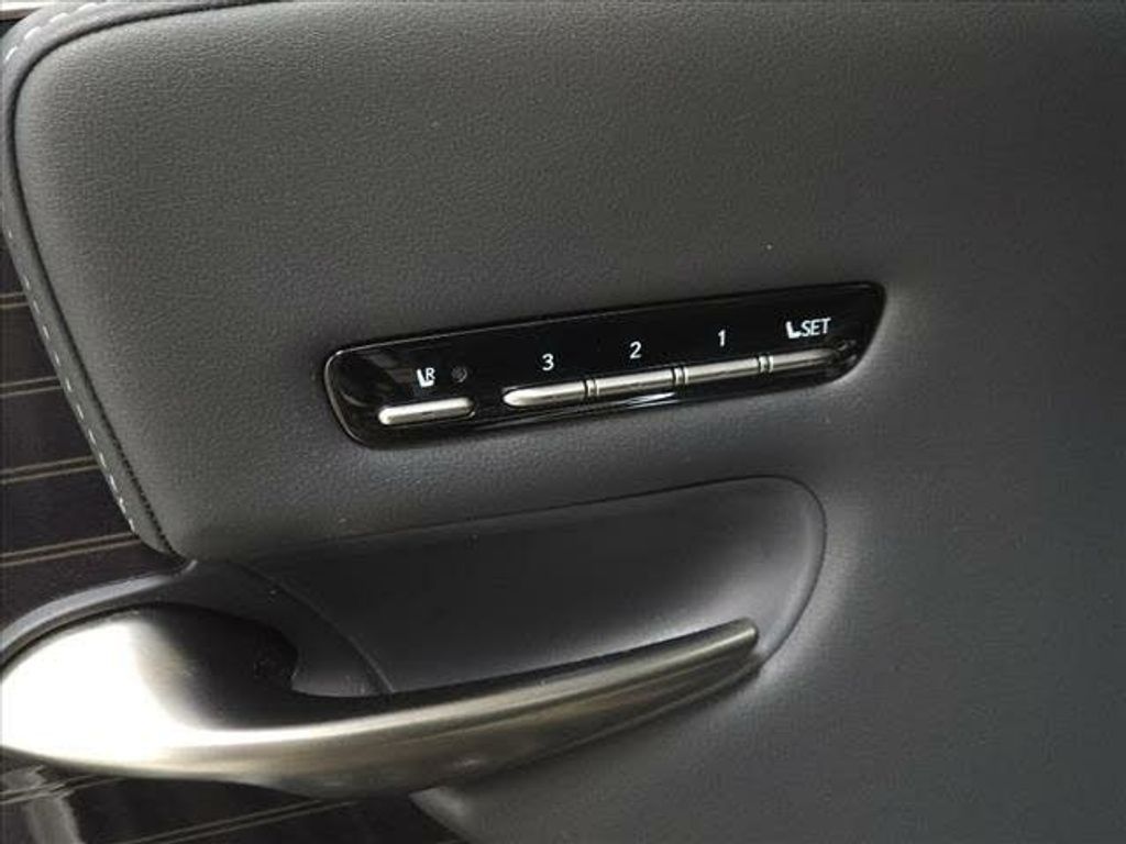 2019 LEXUS LS - photo 17