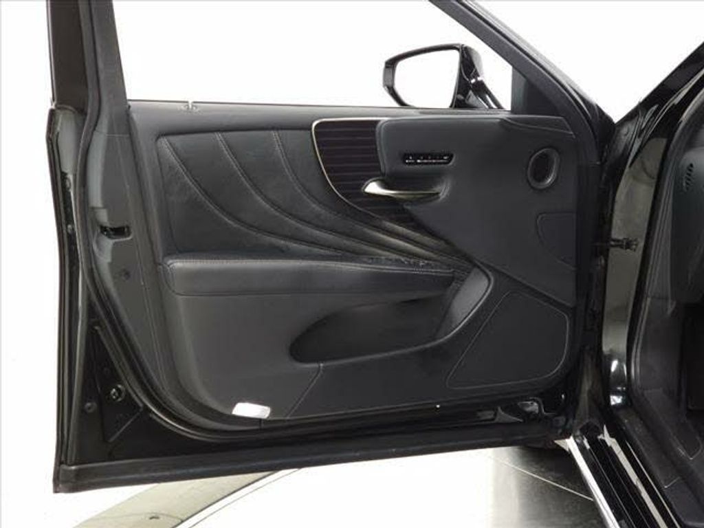 2019 LEXUS LS - photo 16