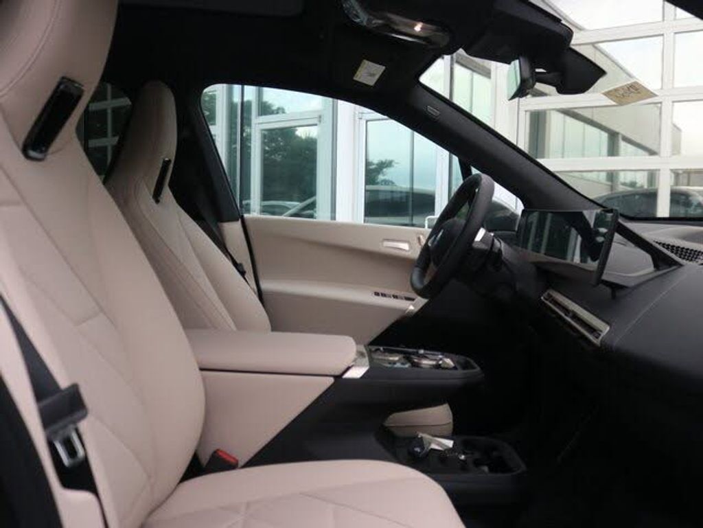 2024 BMW iX - photo 5