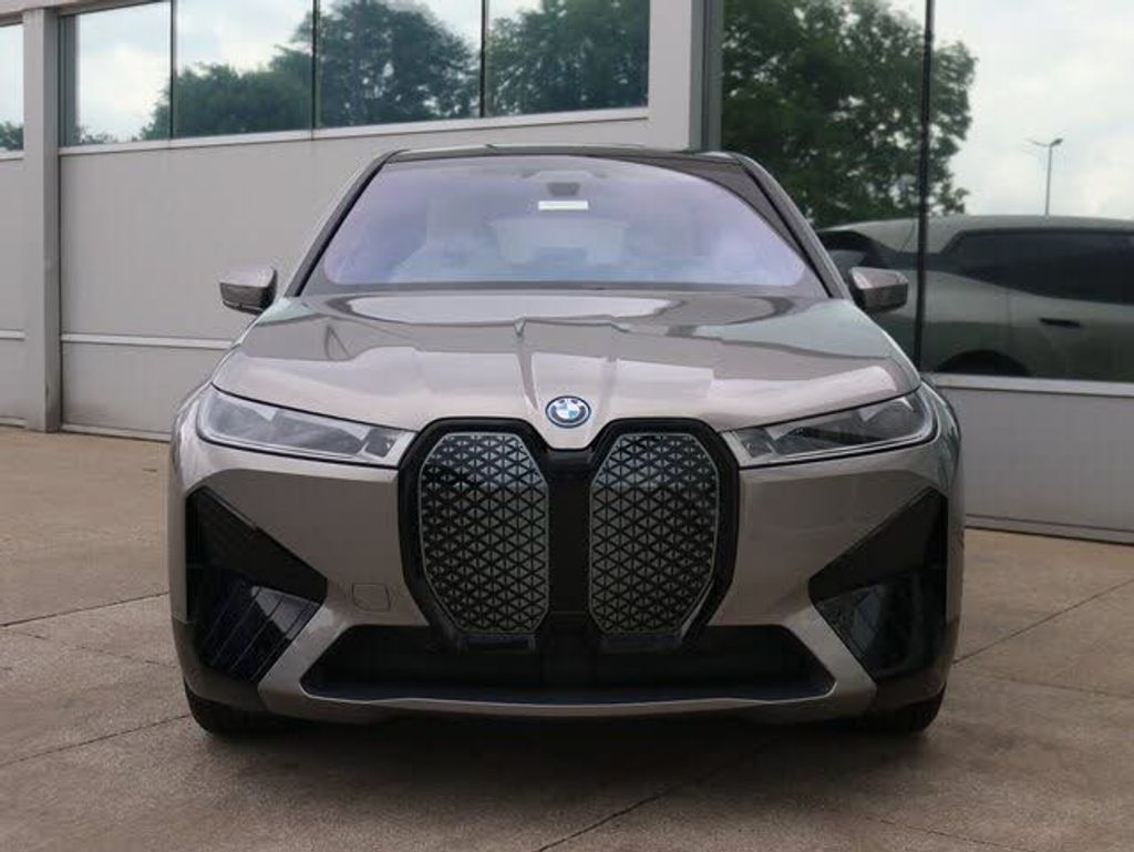 2024 BMW iX - photo 2
