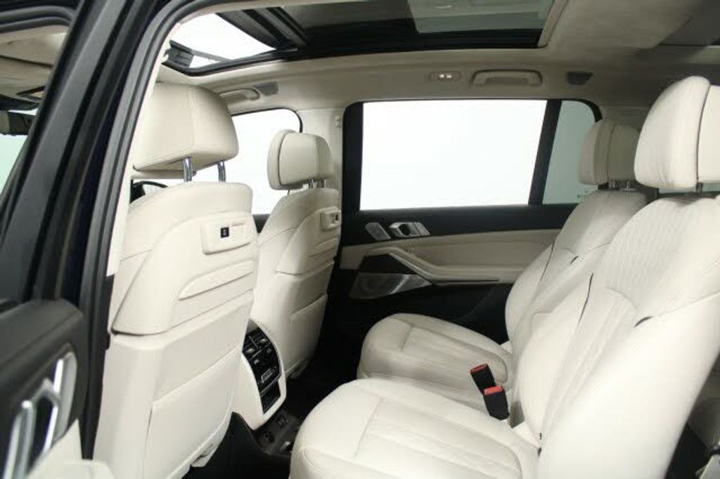2020 BMW X7 - photo 29